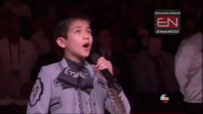 Critican a niño charro por cantar himno de Estados Unidos. VIDEO