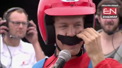 Sebastian Vettel compitió de Mario Bros en 'carrito'. VIDEO
