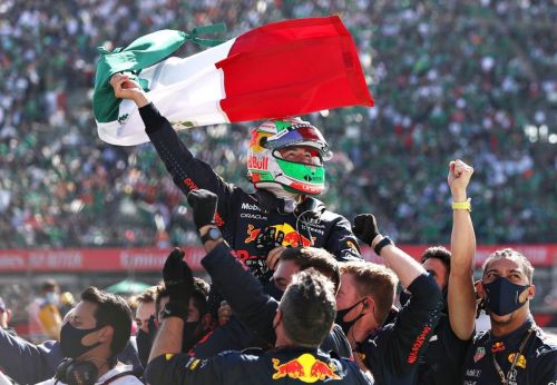 Verstappen primer lugar y Checo con el tercero en el GP de México